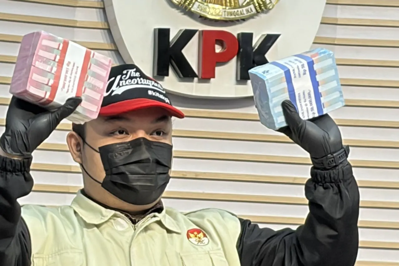Sejumlah uang sebagai barang bukti uang yang diamankan dalam operasi tangkap tangan OTT KPK di Gedung KPK