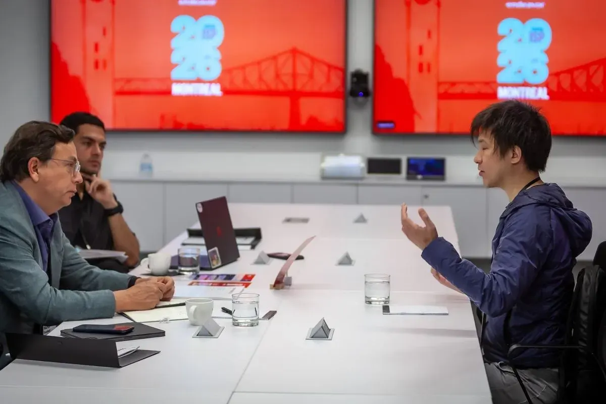 Pendiri sekaligus CEO perusahaan kecerdasan buatan Reka AI, Dani Yogatama (kanan), berdiskusi dengan panelis dalam International Selection Panel (ISP) Endeavor ke-109 di Montreal, Kanada.