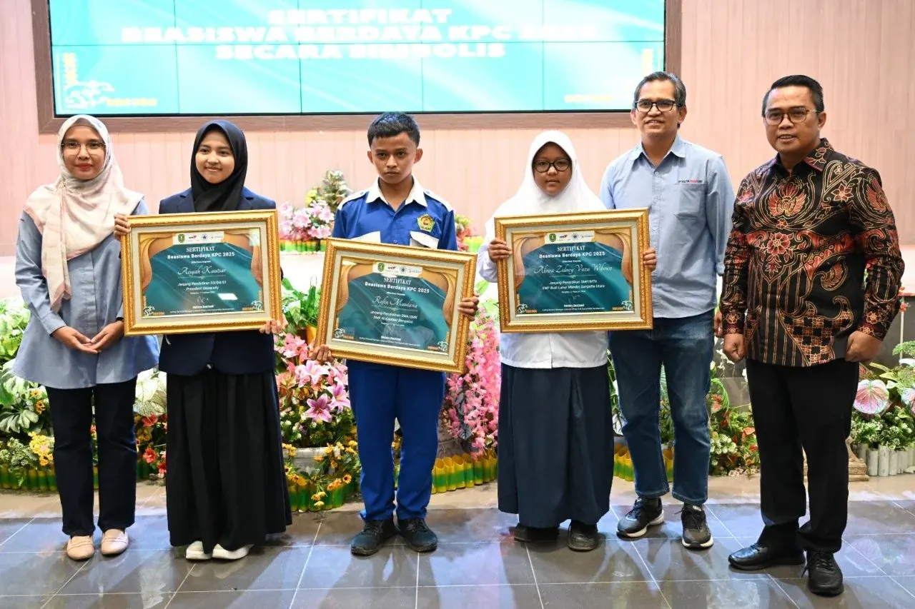 PT Bumi Resources Tbk. (BUMI) melalui anak usahanya PT Kaltim Prima Coal (KPC) menggulirkan berbagai program beasiswa. Executive Brief